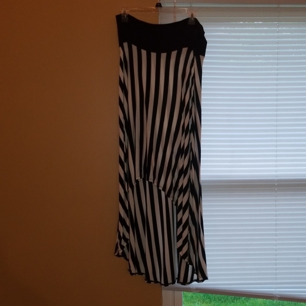 Xhilaration high-low skirt